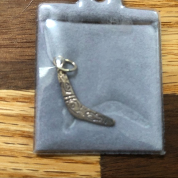 Boomerang Australian Charm - NEW in original packaging. Very unique piece ! - Picture 2 of 9